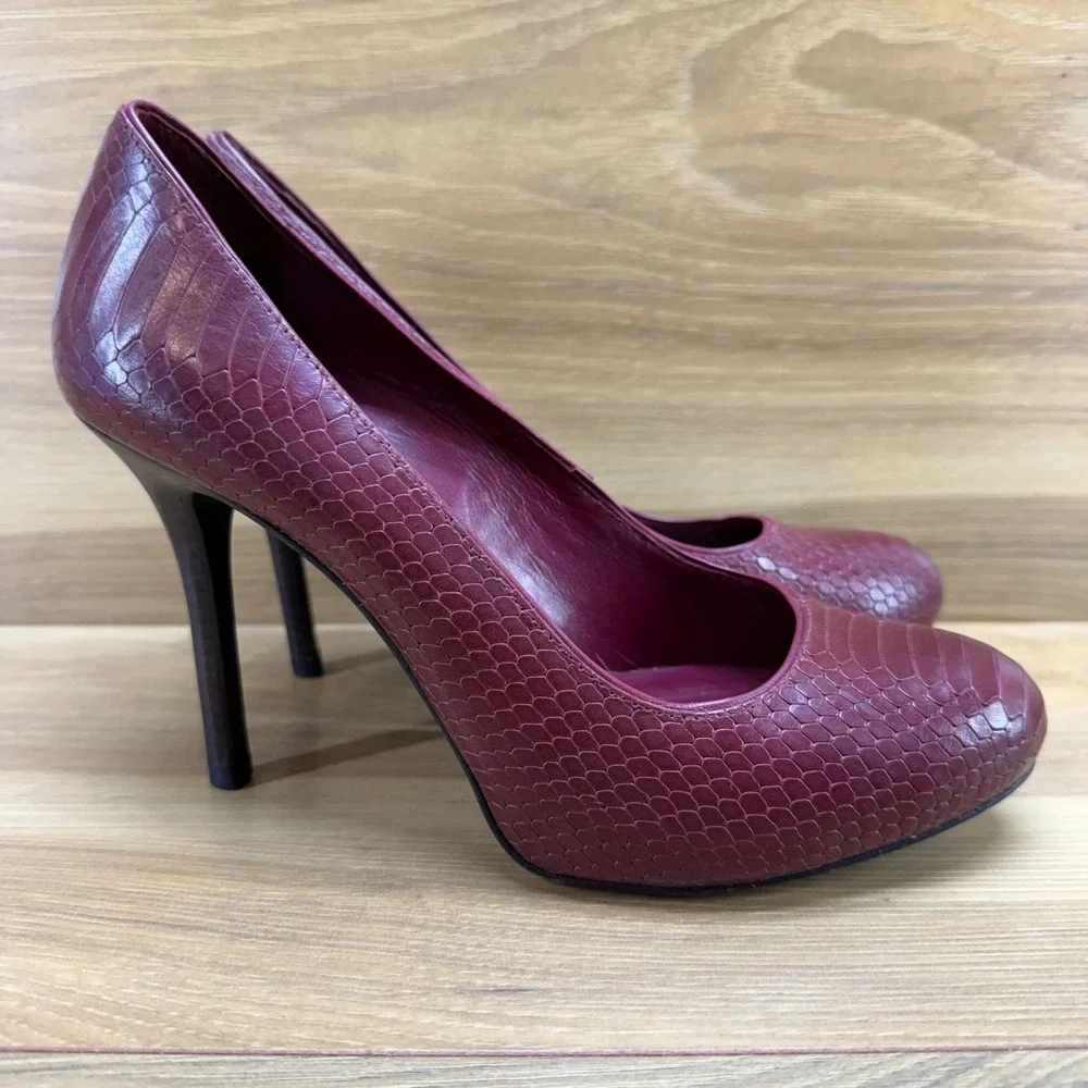 Tory Burch Red Snake Embossed Pumps 6.5 M Round‎ Toe Dressy Office Modern Heels